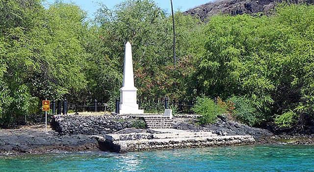 He died in a skirmish with islanders during a winter layover in Kealakekua Bay, Hawaii