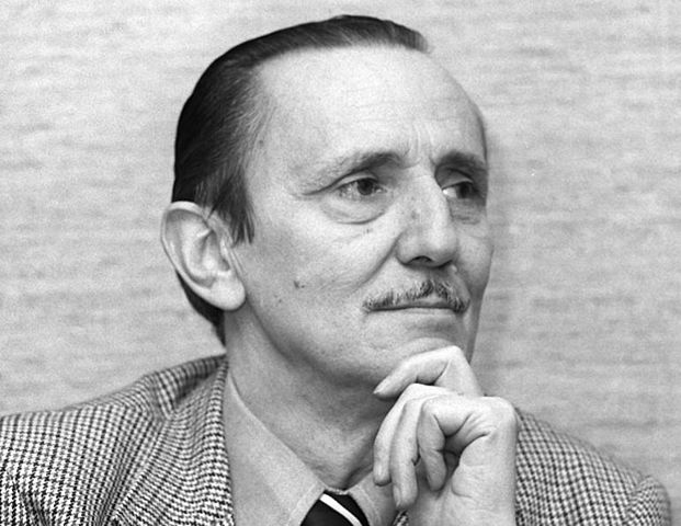 Buero Vallejo estrena Historia de una escalera.