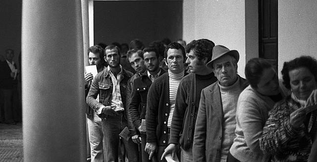 Ley de sucesión y celebración de un referéndum