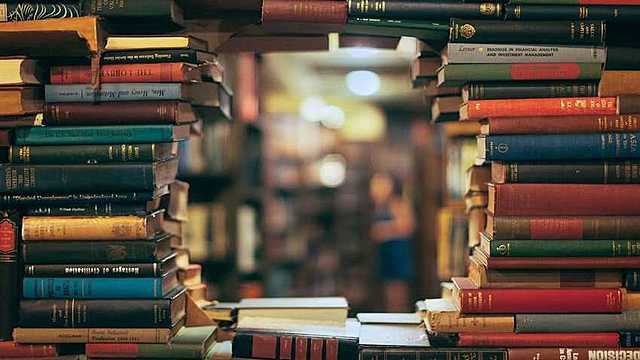 Все книги передадут в фонды