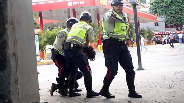 REPRESIÓN A LA OPOSICIÓN