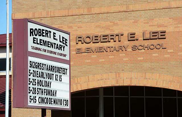 i went to Robert e lee elementary school port arthur texas