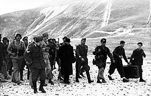 Mussolini es liberado por los alemanes de su prisiòn en Gran Sasso