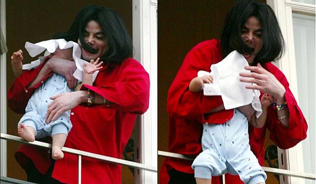 jackson shows his first baby on a balcony, "prince michael II", his fans.