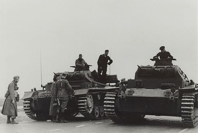 Creación de la división acorazada