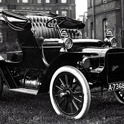 Timeline: 17 октября 1902 года появился первый автомобиль марки Cadillac, После того как автомобиль дебютировал на Нью-Йоркской автомобильной выставке, компания получила 2 286 заказов на него.