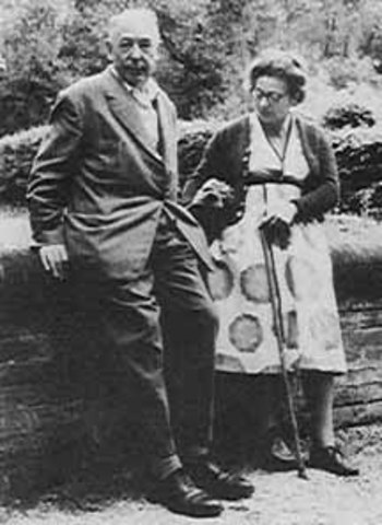 Lewis marries Joy Davidson