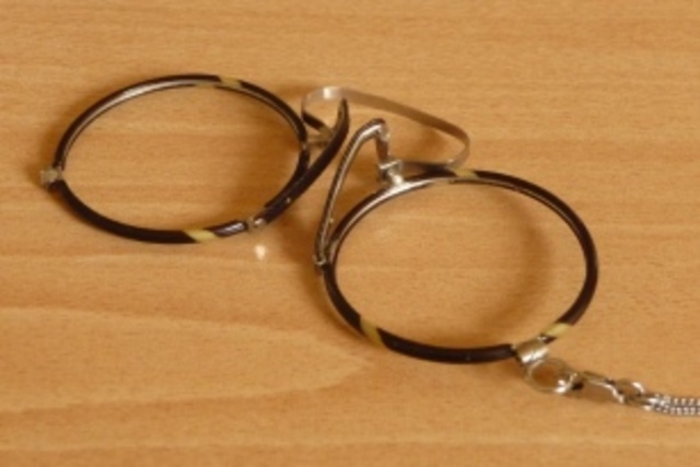 Le Pince Nez