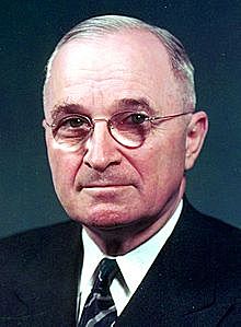 Muere el presidente Roosevelt y Harry Truman le sustituye.