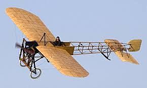 PRIMER HOMBRE EN VOLAR EL PRIMER AVION