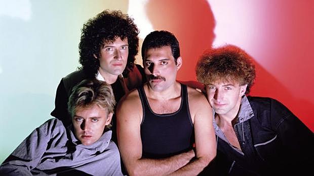 Queen (banda de rock británica fundada en 1970 por su cantante, Freddie Mercury:Brian May, Roger Taylor y John Deacon)