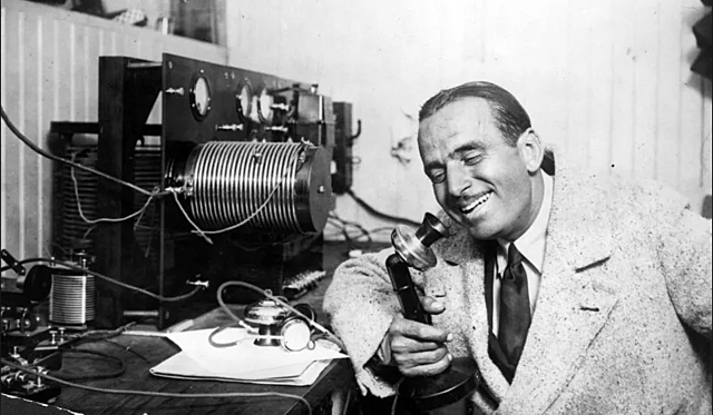 A inauguração do rádio no Brasil