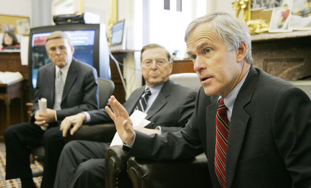 Bingaman introduces bill to raise cigarette prices