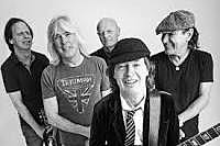 AC/DC Sus álbumes se han vendido en un total estimado de 200 millones de copias,5​6​ embarcándose en giras multitudinarias por todo el mundo, y sus éxitos han musicalizado varias producciones cinematográficas sobresalientes