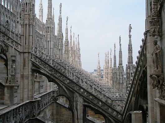 Començament de la construcció de la catedral de Milà