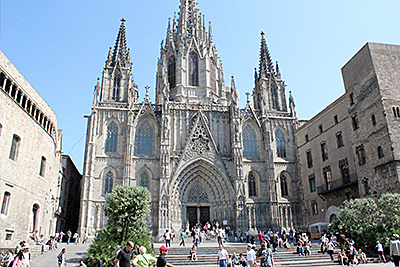 Es construieix la Façana