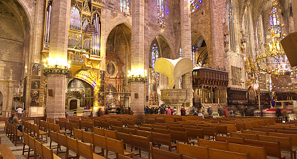 LES NAUS I LA CENTRAL