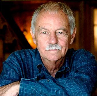 Nació Eduardo Mendoza