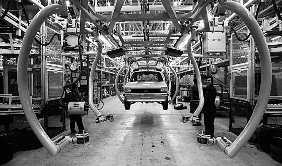 logística como concepto que maneje las actividades relacionadas con el movimiento y el almacenamiento de manera coordinada