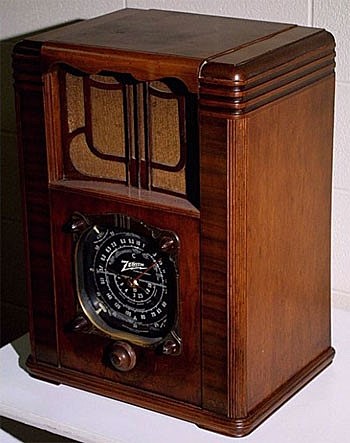 PRIMERA TRANSMISIÓN RADIOFÓNICA.