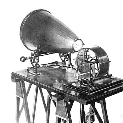 Timeline: ``Els invents relacionats amb la música i les noves tecnologies´´