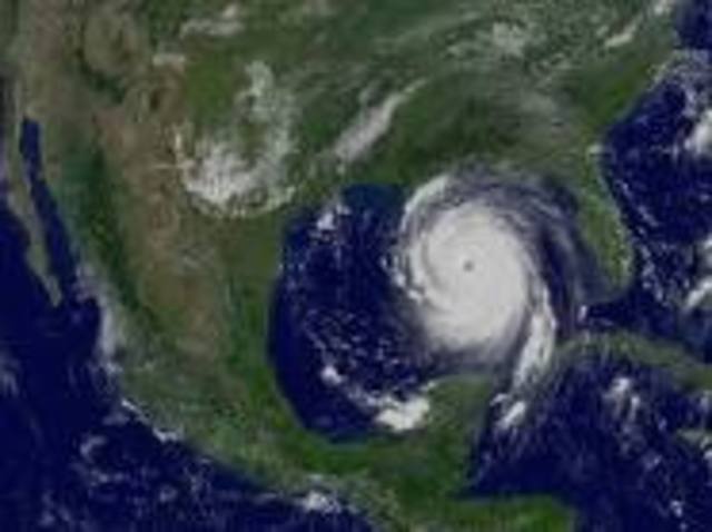 Hurricane Katrina Hits