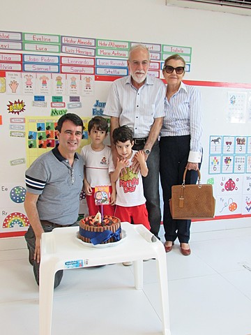 Aniversário do Lucas na escola (com os avós presentes)