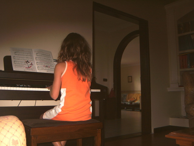 I lerat to play piano