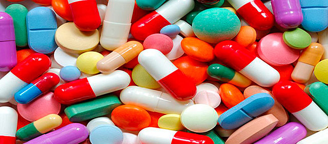 La Guía de servicios farmaceúticos en la atención primaria de salud, bajo auspicio de la OMS,cambió de un enfoque centrado en el producto a otro que tomaba en cuenta las necesiades de ssalud de las familias