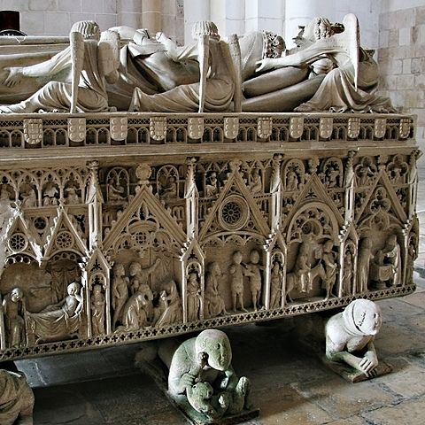 Túmulo de D. Inés de Castro