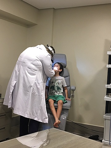 Pedro em consulta médica.