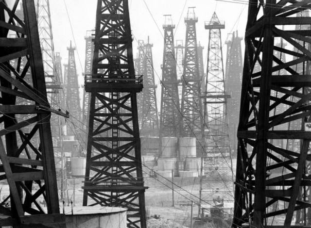 Oil Discovered At Signal Hill