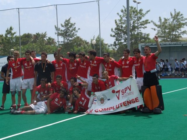 Victoria Equipo Juvenil Masculino Complutense de Madrid- Hockey Hierba