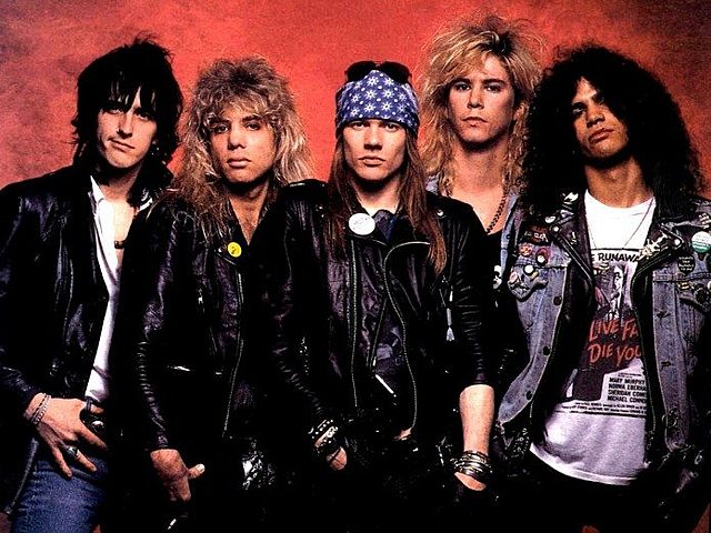 Guns n' Roses (banda estadounidense de hard rock formada en Hollywood en 1985 compuesto por:Axl Rose,Slash,Duff McKagan,Dizzy Reed,Richard Fortus,Frank Ferrer,Melissa Reese.)