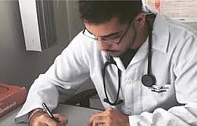 Foi estudar medicina.