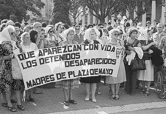 Madres de la Plaza de Mayo, Argentina (1976).