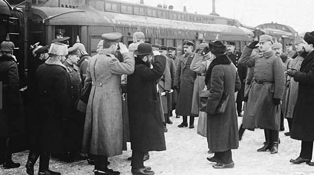 Russia withdraws from war