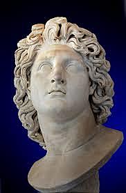 Alessandro sale al trono