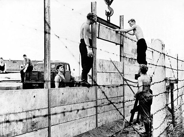 Construction of Berlin Wall