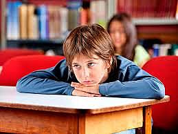 Nivel de desempeño en Matemática según repitencia de los estudiantes (%).