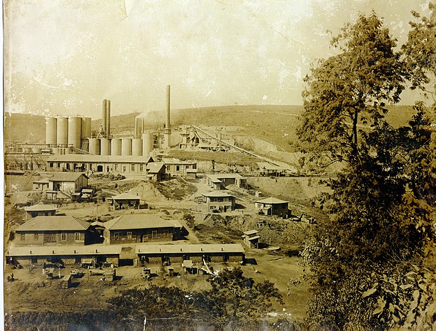 A fábrica de cimento é assumida por José João Abdalla e passa a se chamar Companhia Brasileira de Cimento Portland-Perus