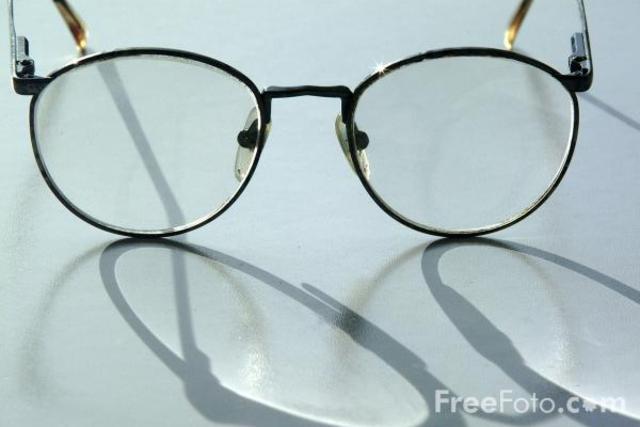 Piggy's glasses are stolen.