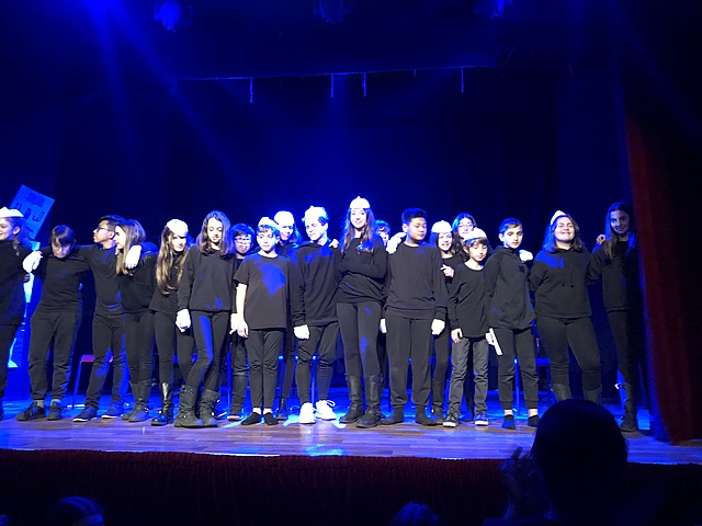 DÉJAME PENSAR ON STAGE