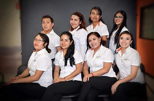 Comienzo la escuela de estilismo.