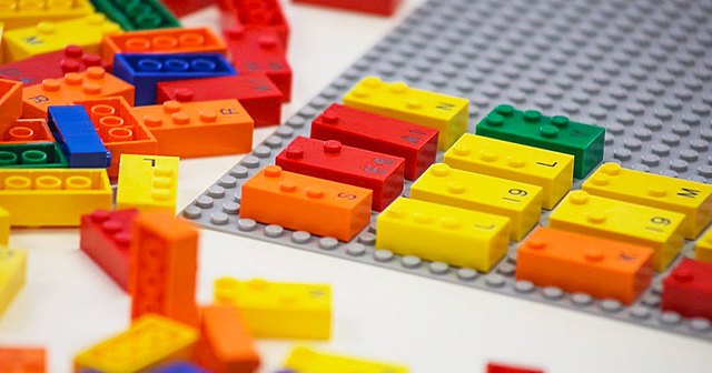 Comparan los objetos de conocimiento con un LEGO