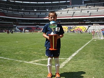 Jugué un torneo de fútbol en el Estadio Azteca