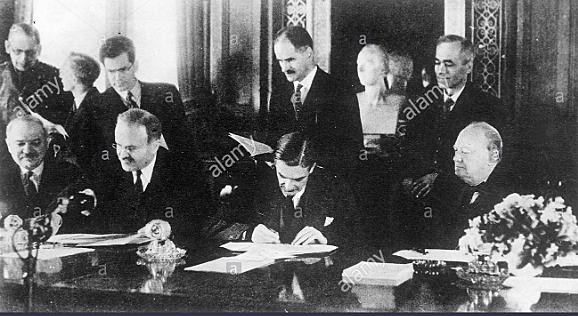 Firman un pacto de asistencia militar.