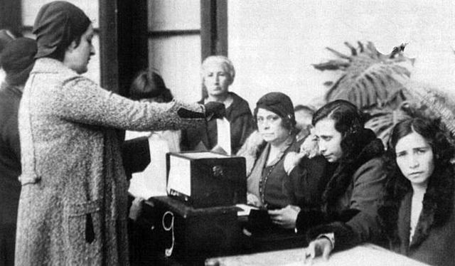 Primer derecho del voto femenino