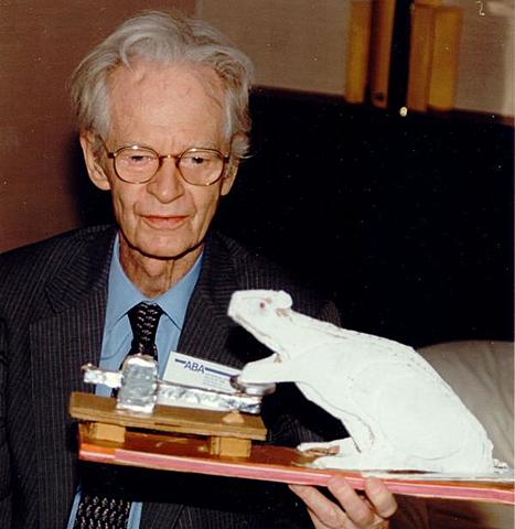 Skinner muere de Leucemia