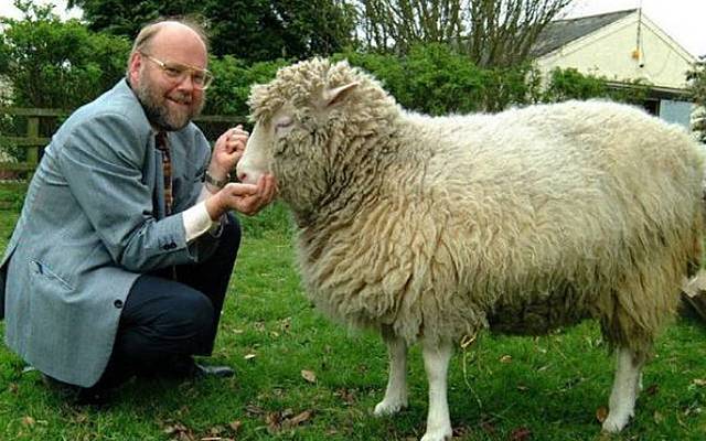 (5 de julio de 1996)  La oveja Doll